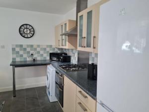 Ground Floor Maisonette Near St James St Overground Station
