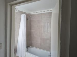 Ground Floor Maisonette Near St James St Overground Station