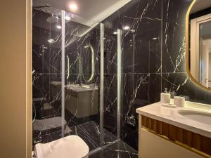 Qoople Legend 36-A40 Spacious Family Apartment