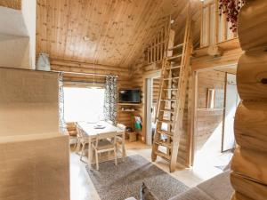 Holiday Home Ylläsmehto 2 by Interhome