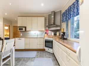 Holiday Home Tuulenpuuska by Interhome