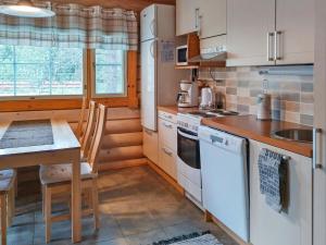 Holiday Home Kurjenpuola by Interhome