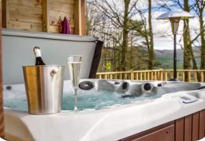 LakeDistrict House Hottub Sauna & SwimSpa sleeps 12