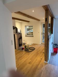 Unter den Balken - Helle Landhauswohnung mit Ofen & Ruhe