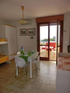 Homely seaview studio flat with balcony - Beahost