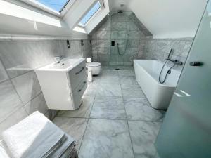 Oak Valley Lodges & Camping