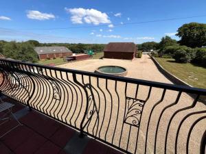 Oak Valley Lodges & Camping