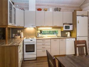 Holiday Home Teerenpesä by Interhome