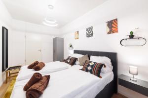 BIG New 7Rooms City Center APARTMENTS and Suites