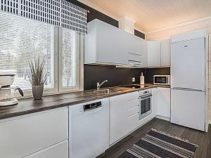 Holiday Home Pallaskieppi by Interhome