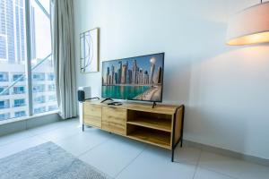 1BHK at Panoramic Tower, Marina with Sea and Canal View