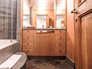 Apartment Chesa Sonnalpine B 48-4 by Interhome