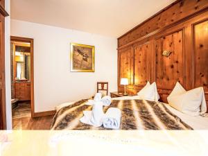 Apartment Chesa Sonnalpine B 48-4 by Interhome