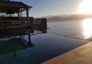 A Melhor Casa de Floripa Mansão à Beira-mar