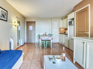 Apartment Les Rivages de Coudoulière-9 by Interhome