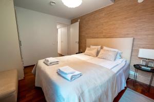 2ndhomes Luxurious Kamppi Center 2BR Apartment with Sauna & Balcony