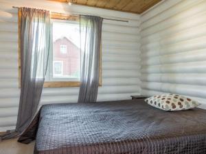 Holiday Home Aamunkoin rantatupa by Interhome