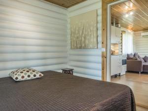 Holiday Home Aamunkoin rantatupa by Interhome