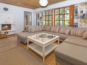 Holiday Home Saariseläntie 8 e 11 by Interhome