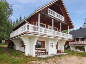 Holiday Home Pieni kiiruna by Interhome