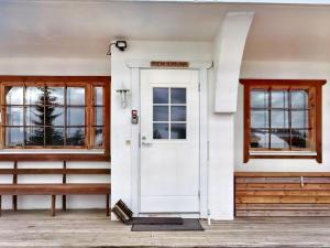 Holiday Home Pieni kiiruna by Interhome