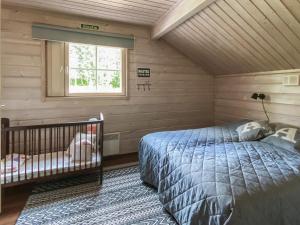 Holiday Home Aurinko-saaga 2 paritalo lasiterassihuon by Interhome