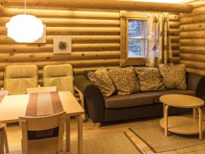 Holiday Home Ylläksen tunturihonkamaja 5 by Interhome