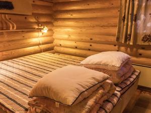 Holiday Home Ylläksen tunturihonkamaja 5 by Interhome