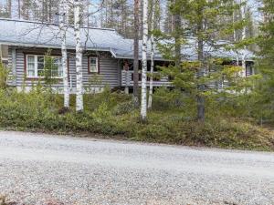 Holiday Home Ylläksen tunturihonkamaja 5 by Interhome