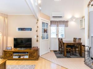 Holiday Home Hallantytär b4 paritalo by Interhome