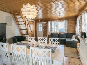Holiday Home Aurinkoalppi 12a paritalon yläkerta by Interhome