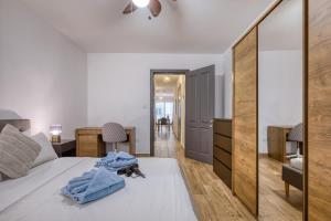 Modern and centrally located large one bedroom apartment KBON1-1