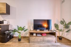 Modern and centrally located large one bedroom apartment KBON1-1