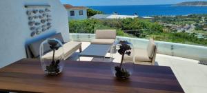 Modern Apartment on Signal Hill with Incredible Panoramic Sea and Mountain views