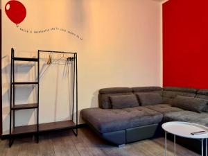 Spacious Home 8 Mins by Metro to City Center