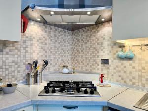 Spacious Home 8 Mins by Metro to City Center