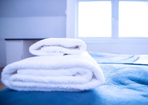 Modern, Spacious Home Ideal for Work Teams and Groups