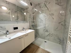 BEL AIR HOLIDAY - Luxurious 2-bedroom apartment with sauna front sea view T95