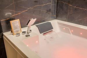 Suite Diamant Royal - Balnéo Double et Sauna