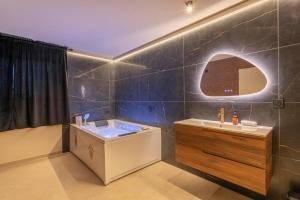 Suite Diamant Royal - Balnéo Double et Sauna