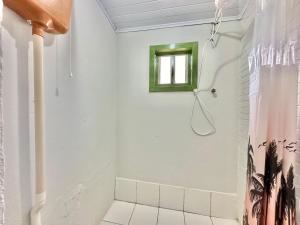 Casa com 3 quartos, 2 banheiros, 250 metros do mar