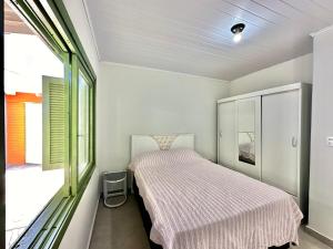 Casa com 3 quartos, 2 banheiros, 250 metros do mar