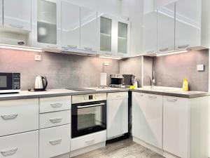 Top City Centre 1BDR Apartment next to Theater Tear and Laughter