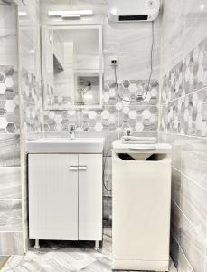 Top City Centre 1BDR Apartment next to Theater Tear and Laughter