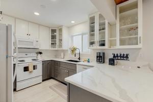 The Overlooker, Apt A11