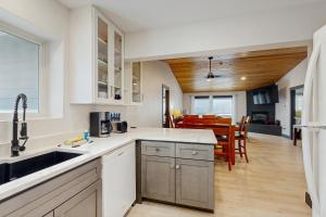 The Overlooker, Apt A11