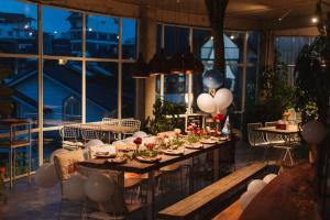 The LOOP Boutique Hotel & Café