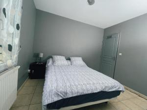 La Plume argentée ONLY WOMEN femmes uniquement