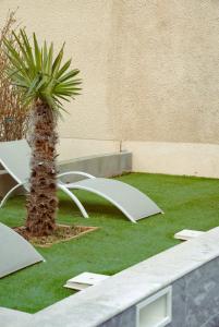 La Plume argentée ONLY WOMEN femmes uniquement