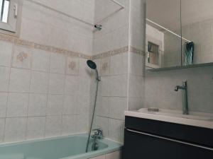 La Plume argentée ONLY WOMEN femmes uniquement